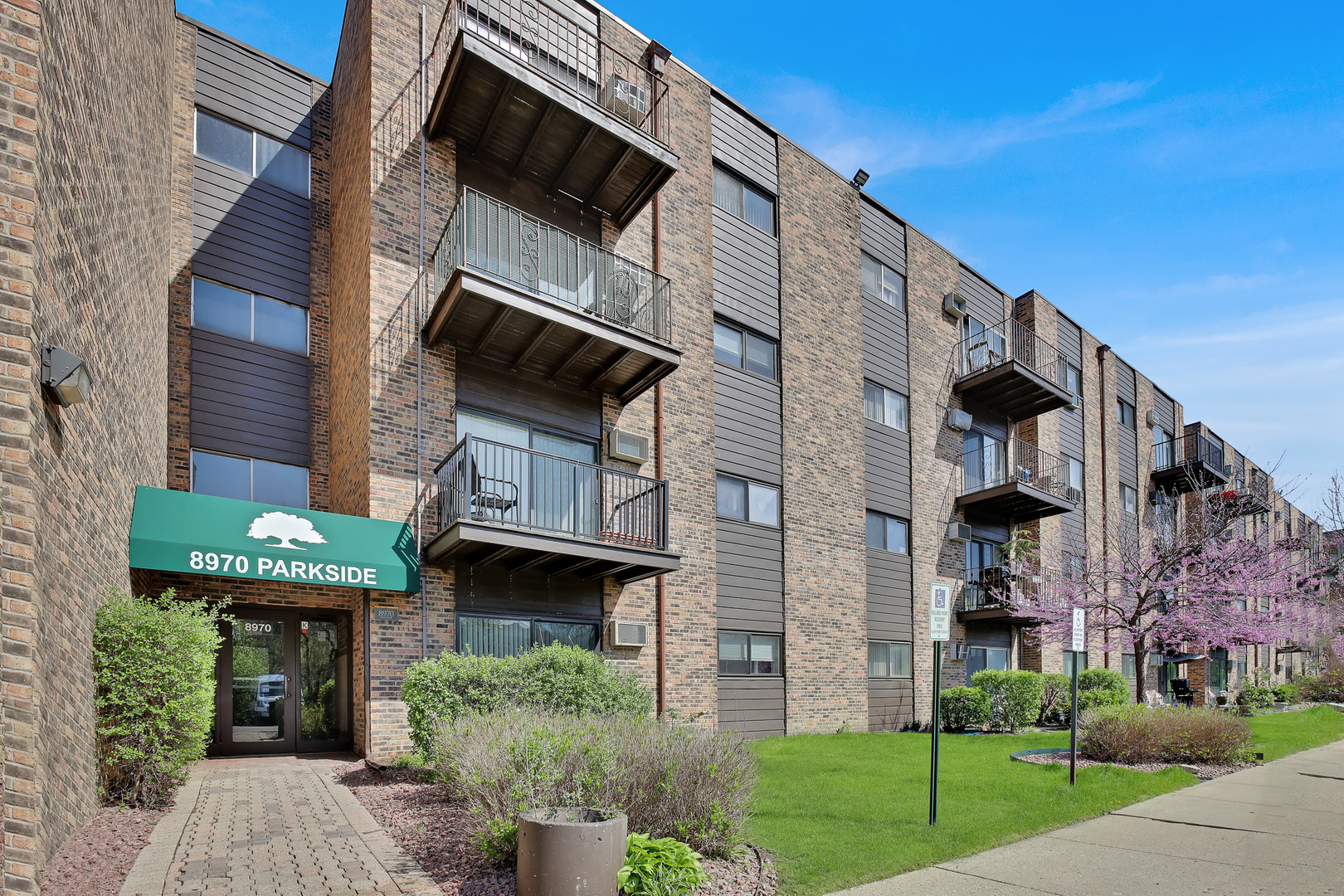 8970 N Parkside Avenue #418, Des Plaines, IL 60016