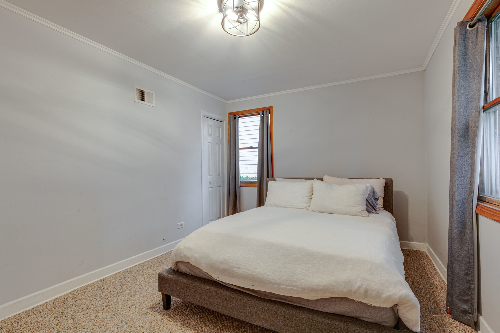 805 E Rockland Road, Libertyville, IL 60048