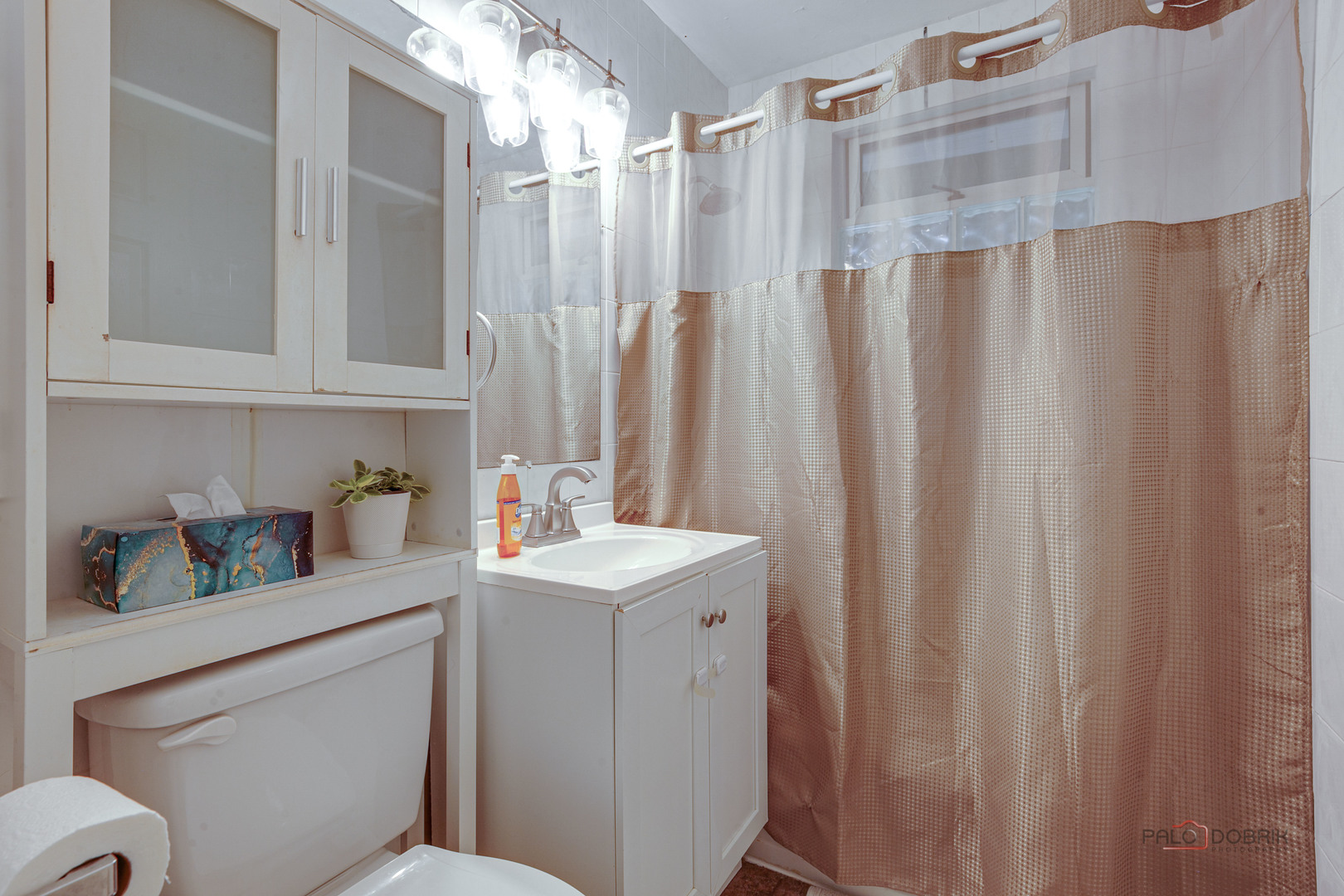 805 E Rockland Road, Libertyville, IL 60048