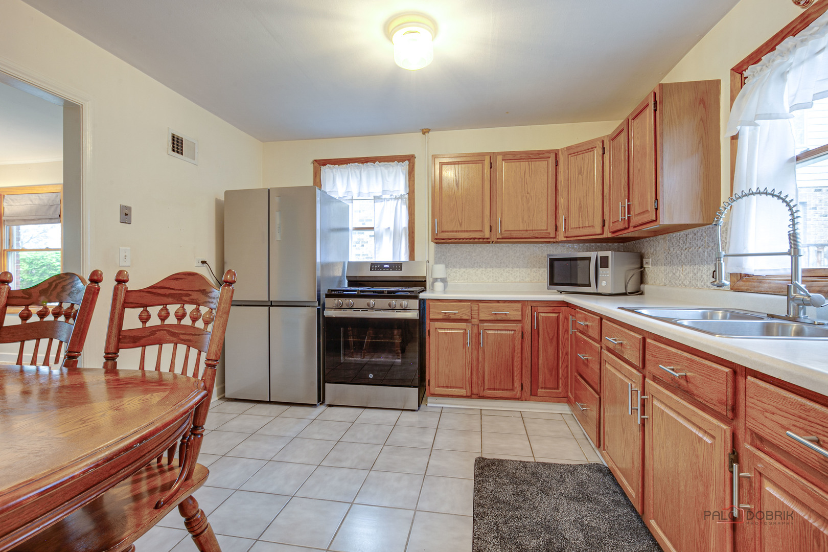 805 E Rockland Road, Libertyville, IL 60048