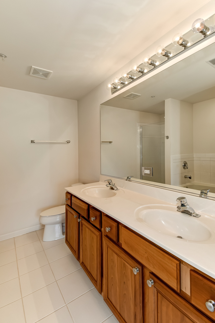 Clarendon Hills, IL 60514