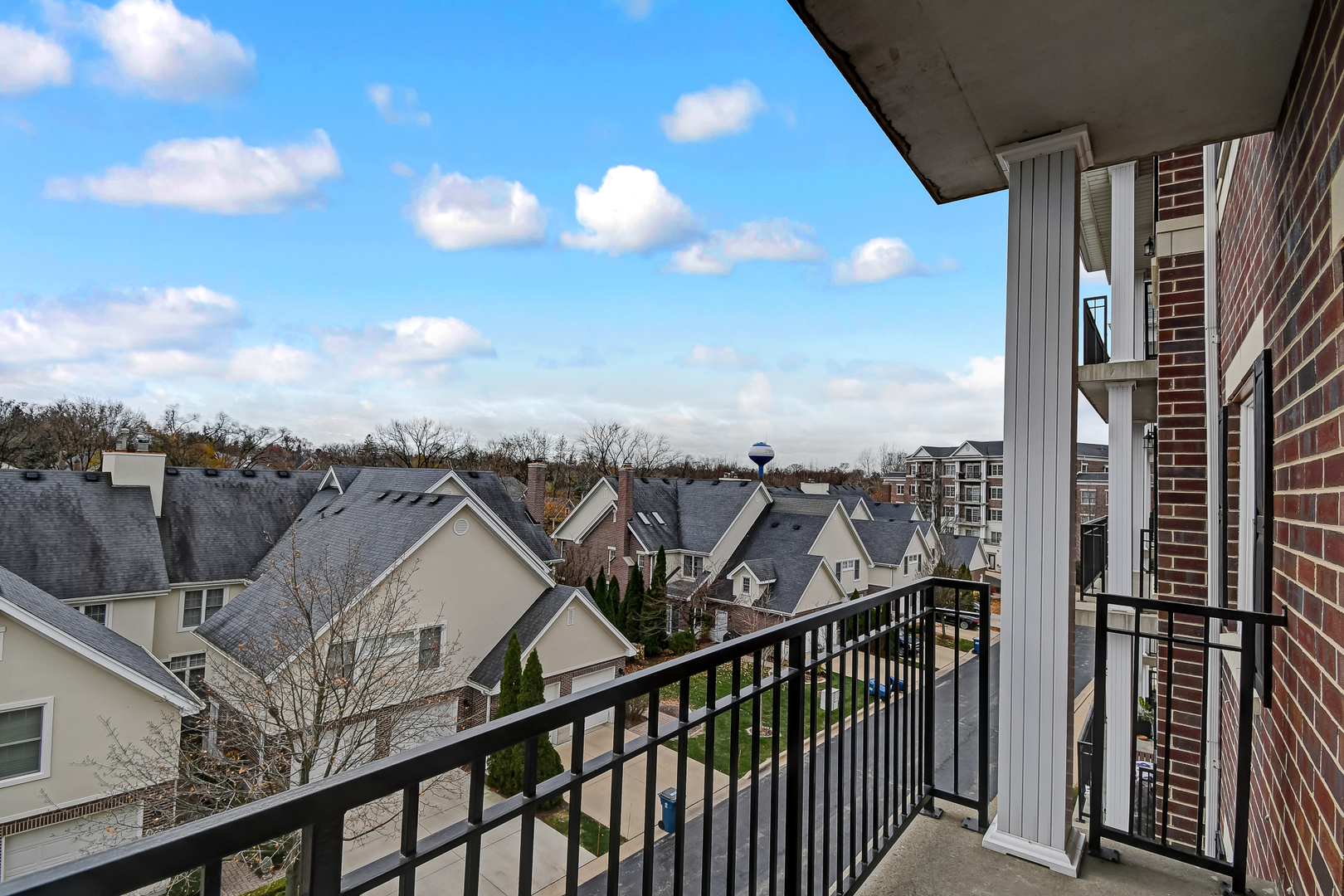 Clarendon Hills, IL 60514