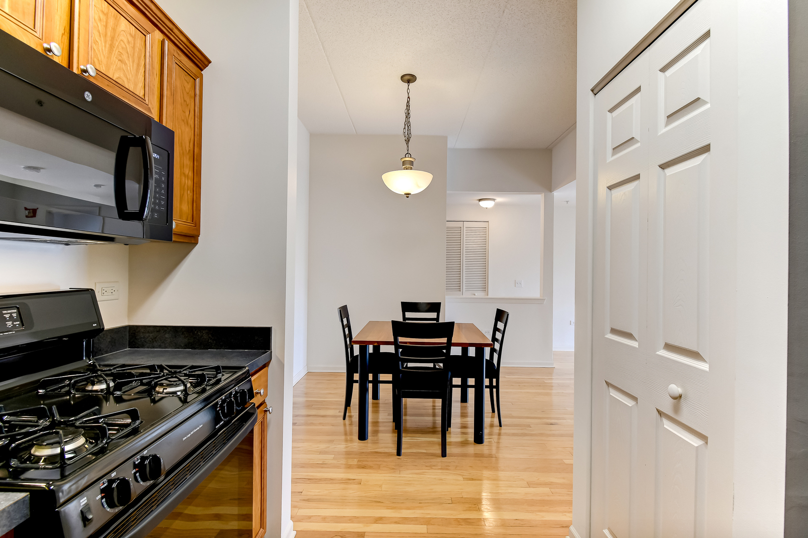 Clarendon Hills, IL 60514