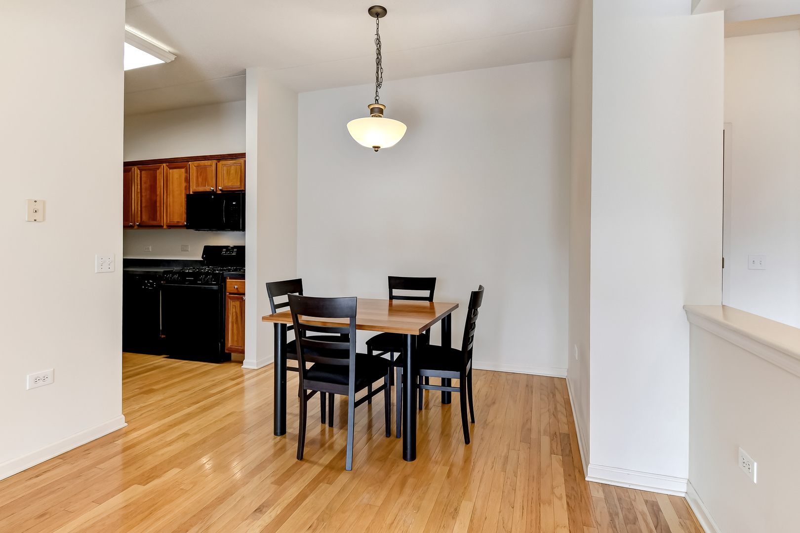 Clarendon Hills, IL 60514