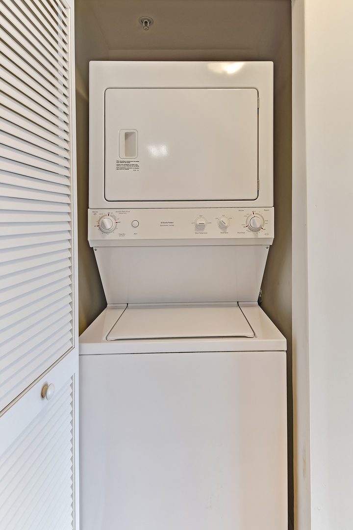 Clarendon Hills, IL 60514