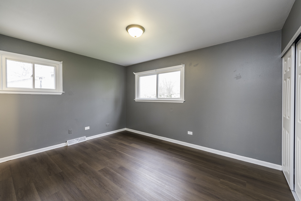 2625 Varonen Avenue, Waukegan, IL 60087