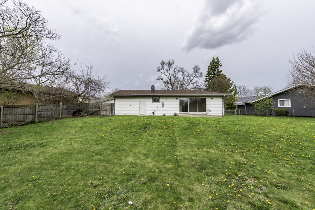 2625 Varonen Avenue, Waukegan, IL 60087