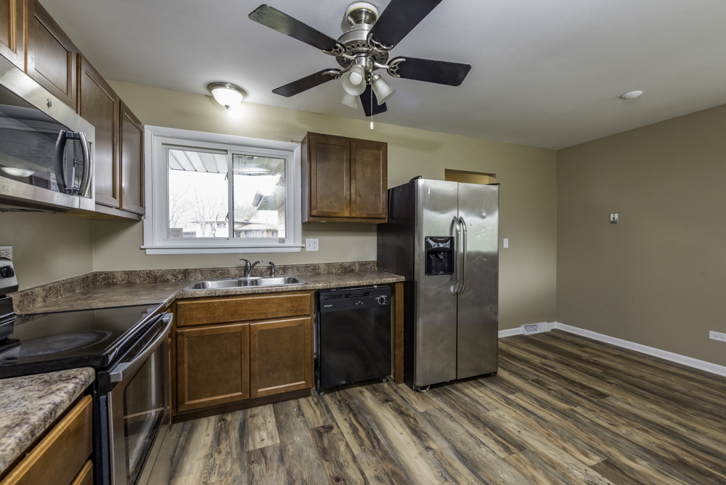 2625 Varonen Avenue, Waukegan, IL 60087