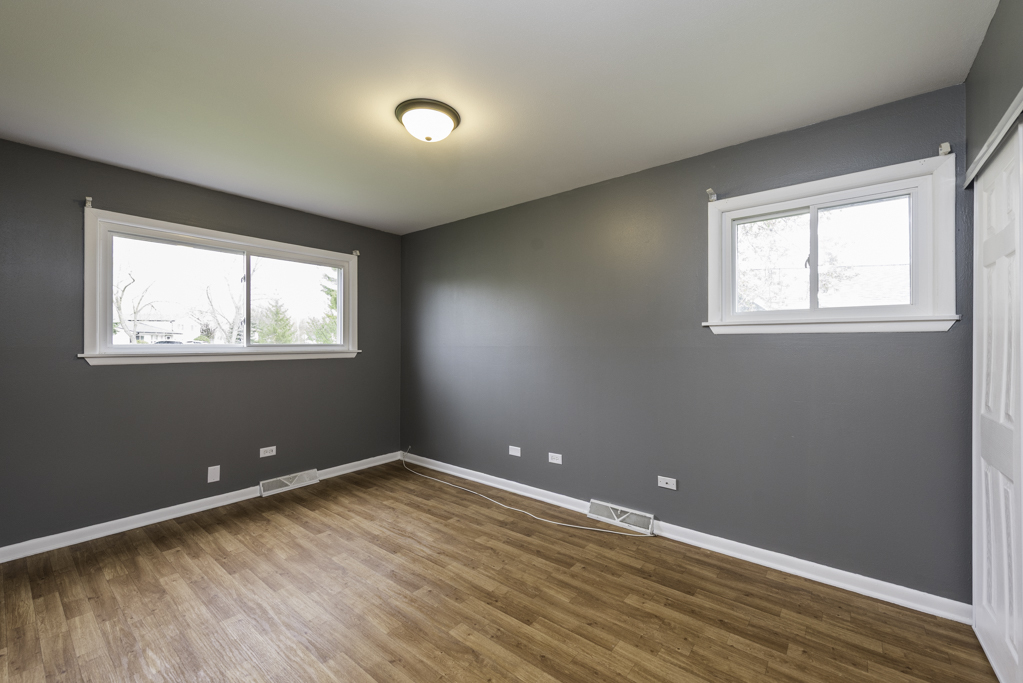 2625 Varonen Avenue, Waukegan, IL 60087