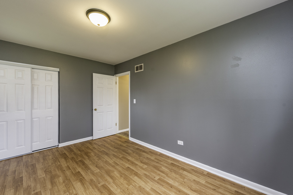 2625 Varonen Avenue, Waukegan, IL 60087