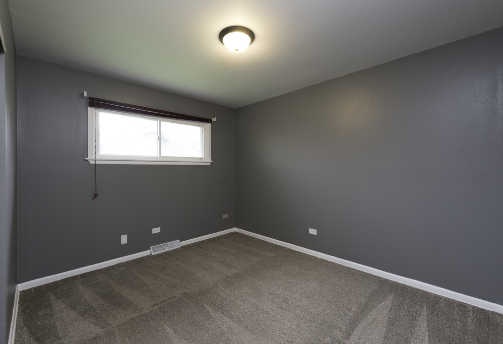 2625 Varonen Avenue, Waukegan, IL 60087