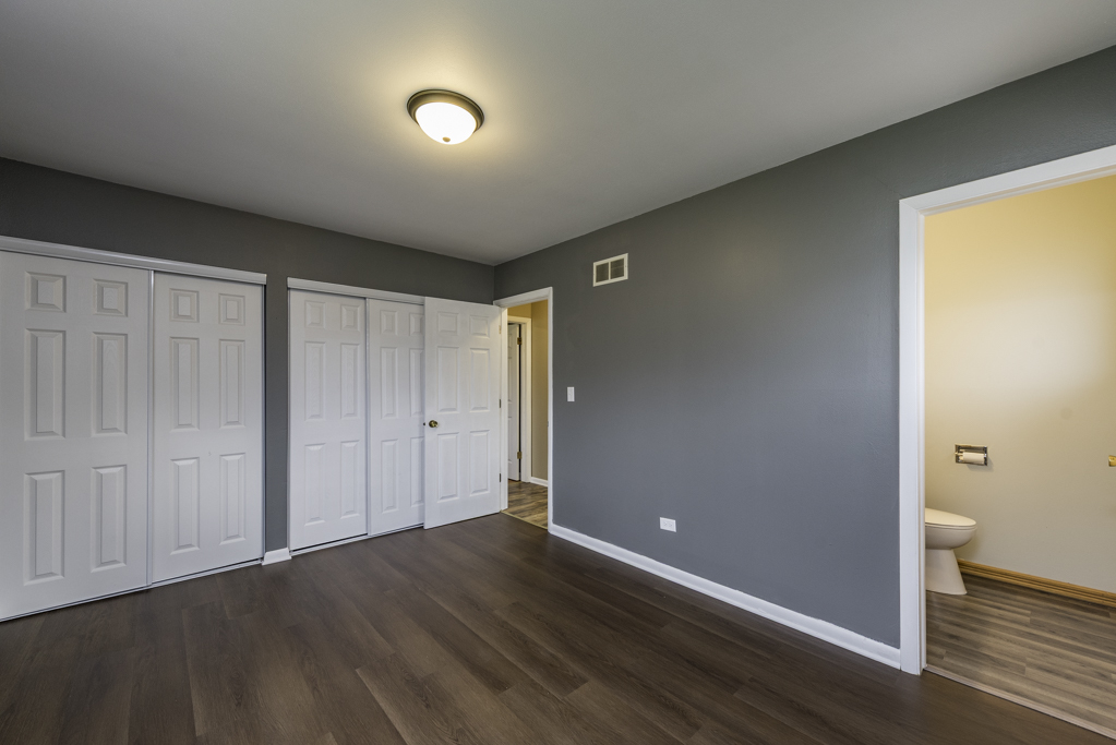 2625 Varonen Avenue, Waukegan, IL 60087