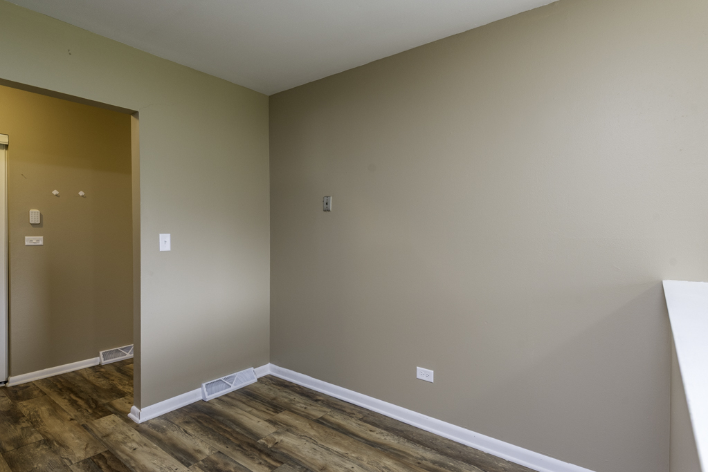 2625 Varonen Avenue, Waukegan, IL 60087