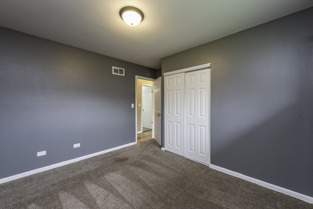 2625 Varonen Avenue, Waukegan, IL 60087