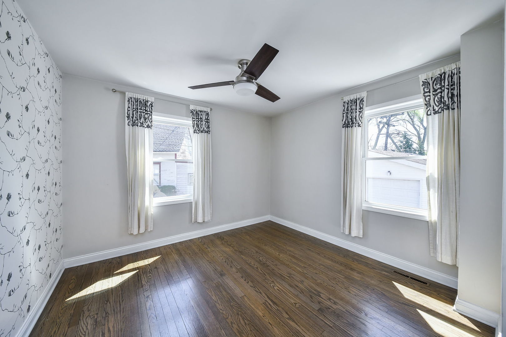 1106 Manchester Road, Wheaton, IL 60187