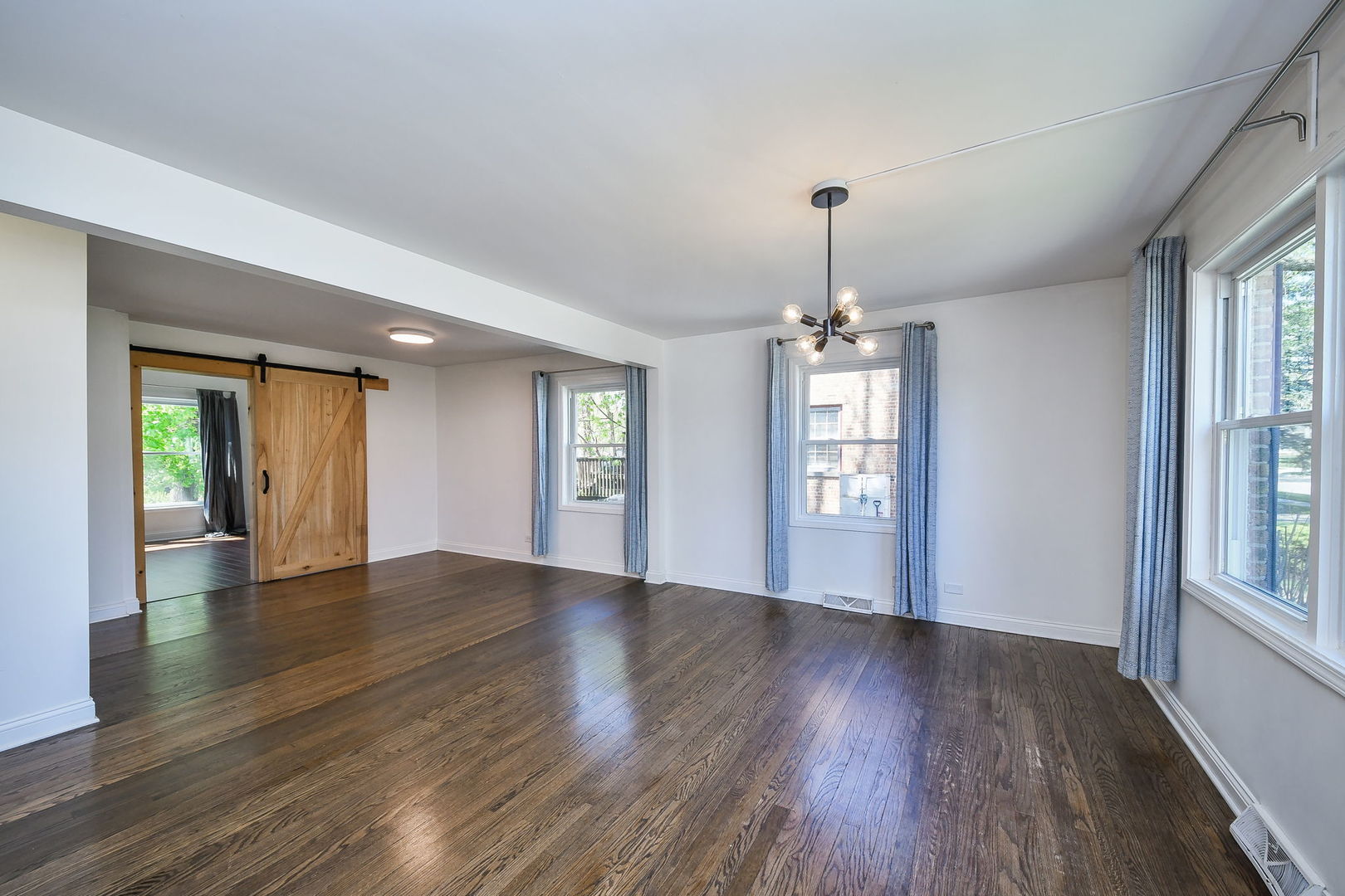 1106 Manchester Road, Wheaton, IL 60187