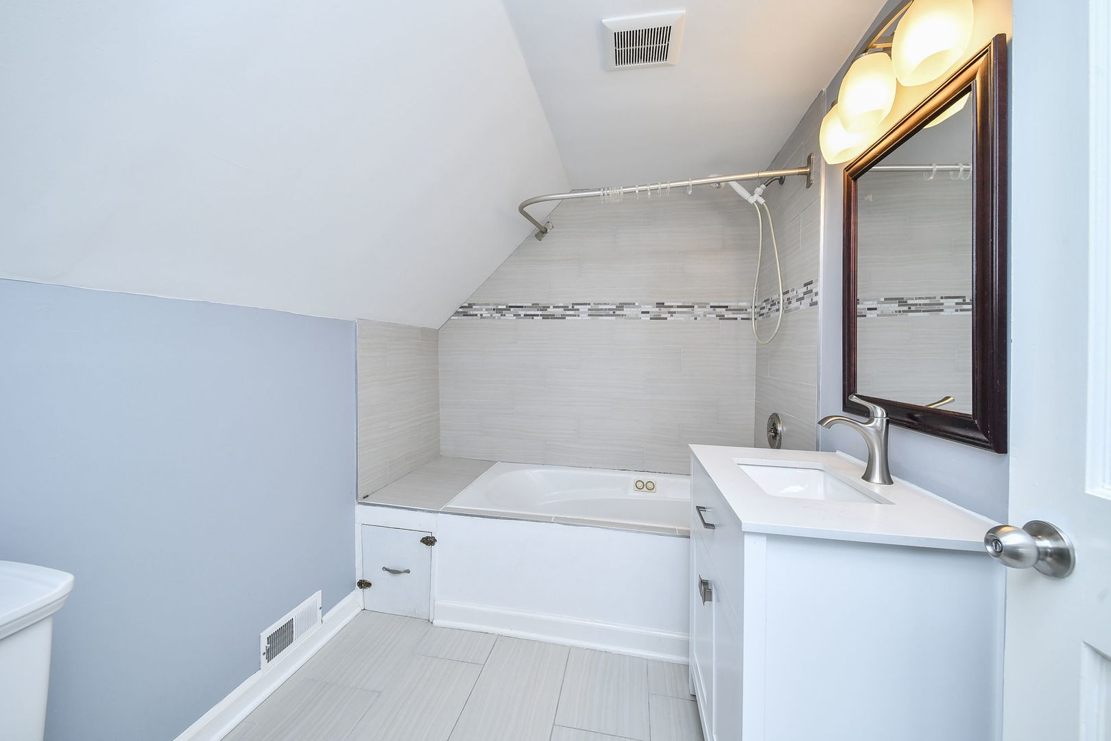 1106 Manchester Road, Wheaton, IL 60187