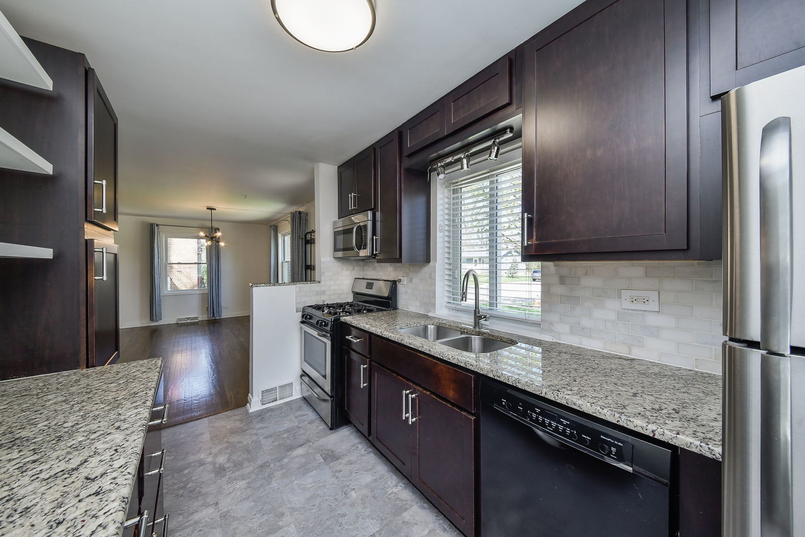 1106 Manchester Road, Wheaton, IL 60187