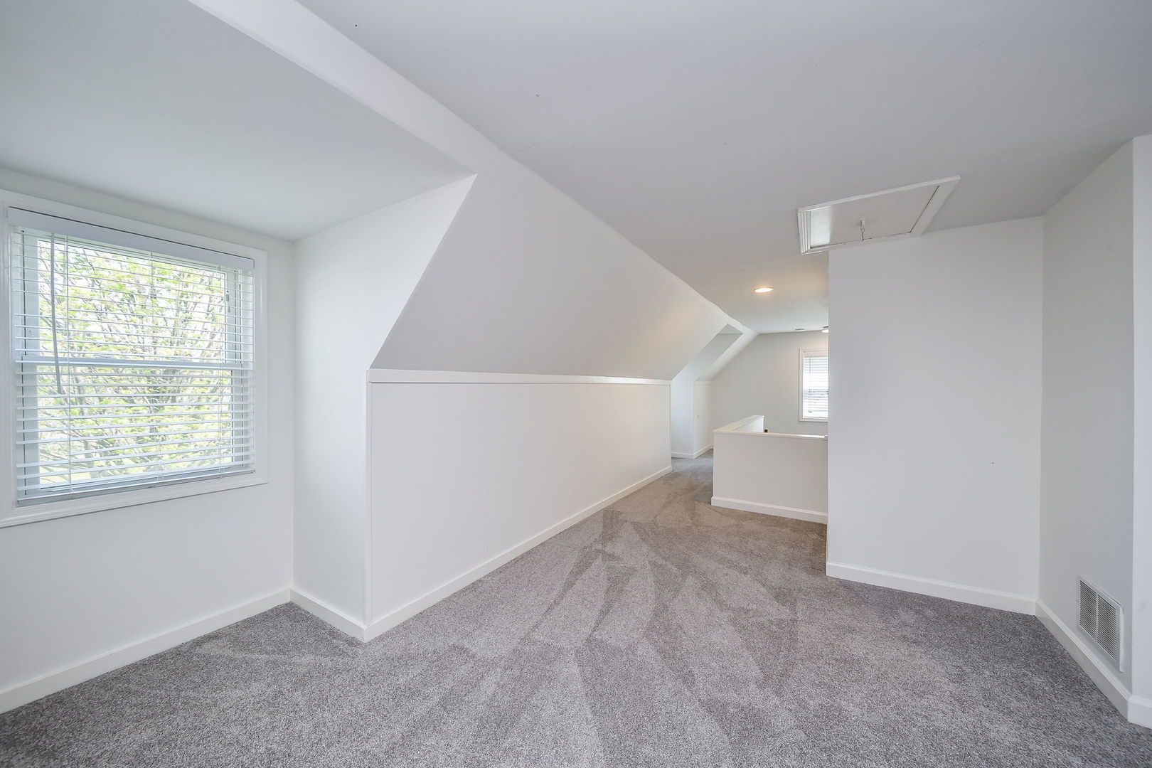 1106 Manchester Road, Wheaton, IL 60187