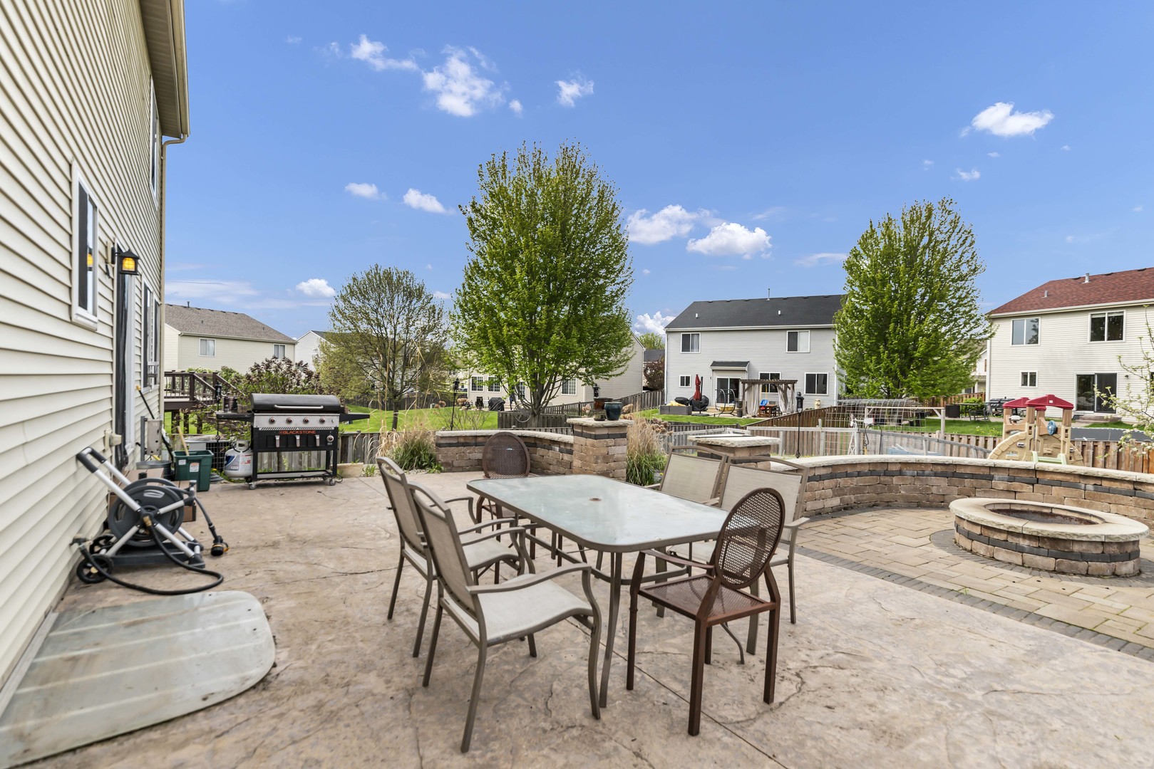 422 Westport Drive, Pingree Grove, IL 60140