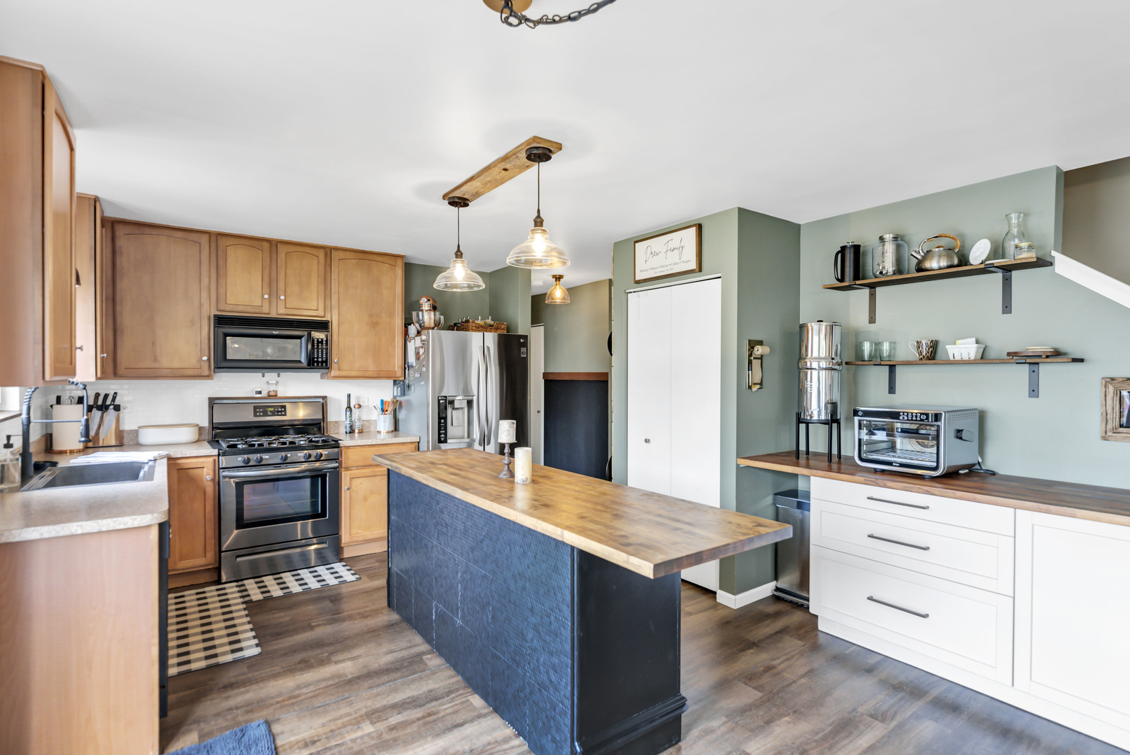 422 Westport Drive, Pingree Grove, IL 60140