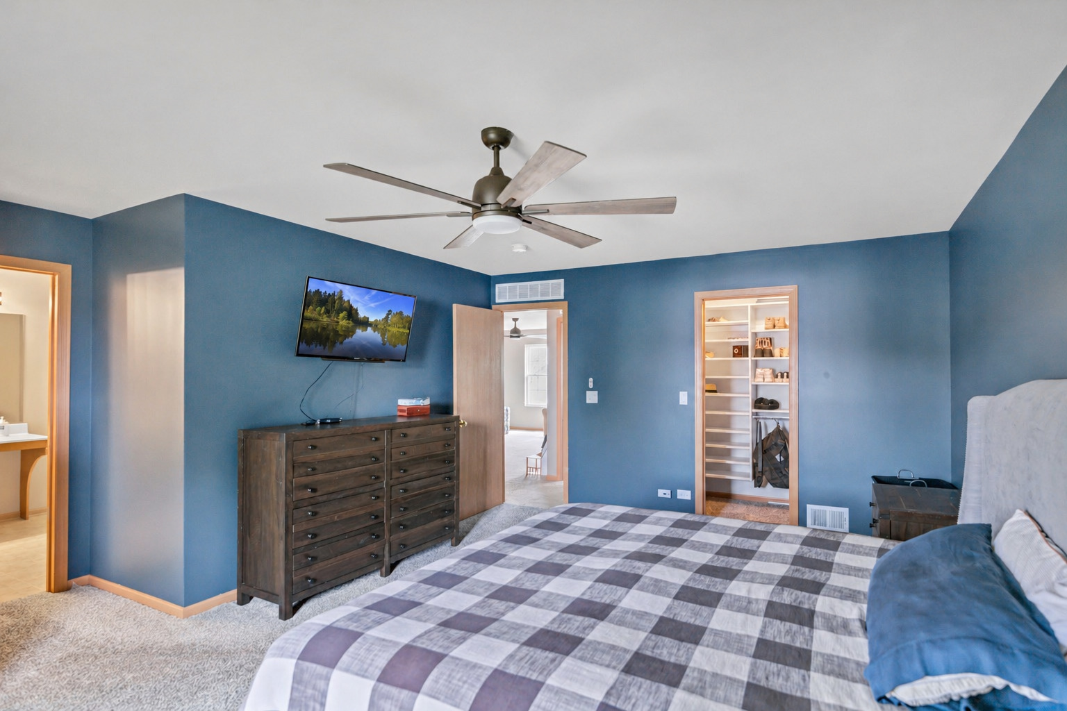 422 Westport Drive, Pingree Grove, IL 60140