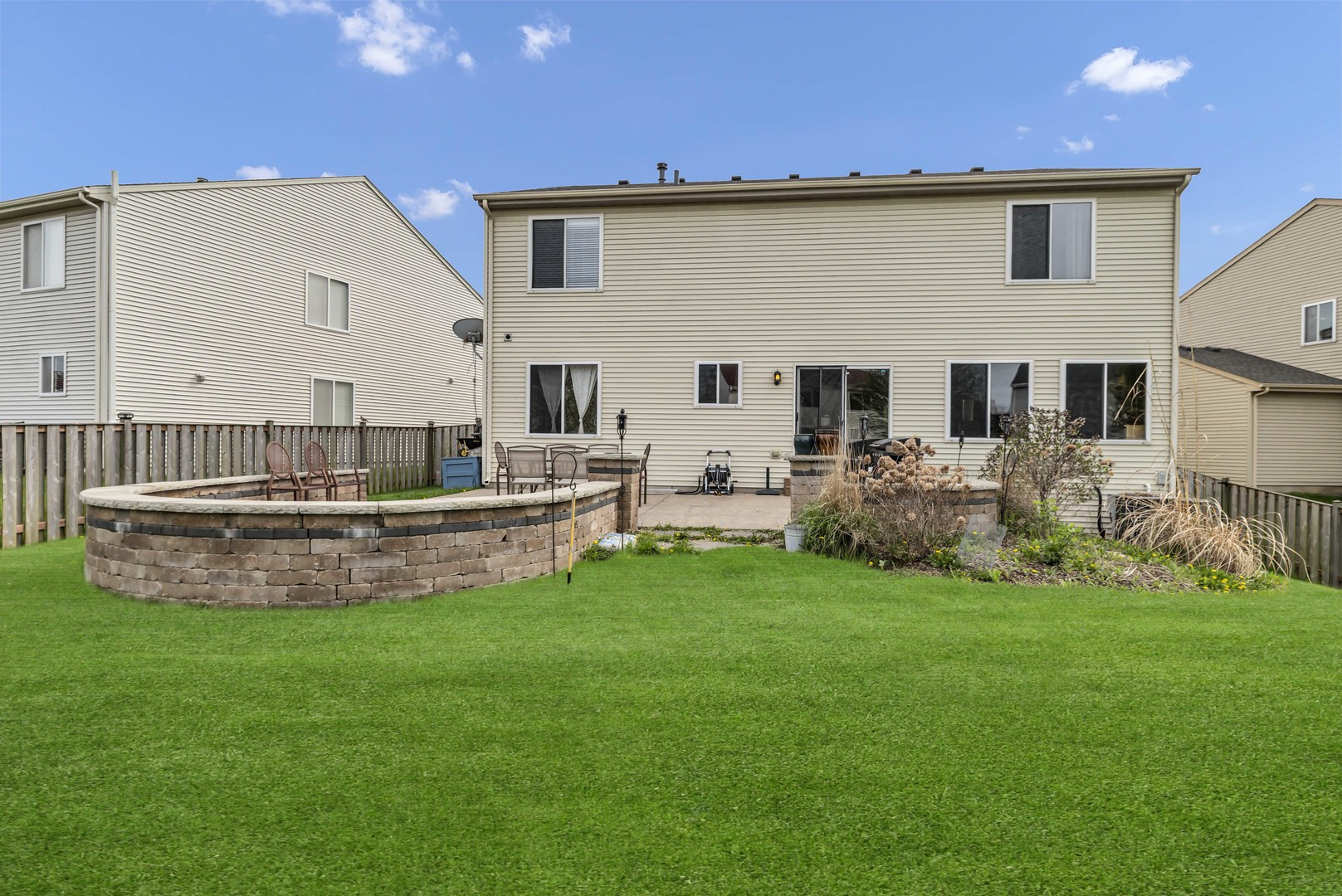 422 Westport Drive, Pingree Grove, IL 60140