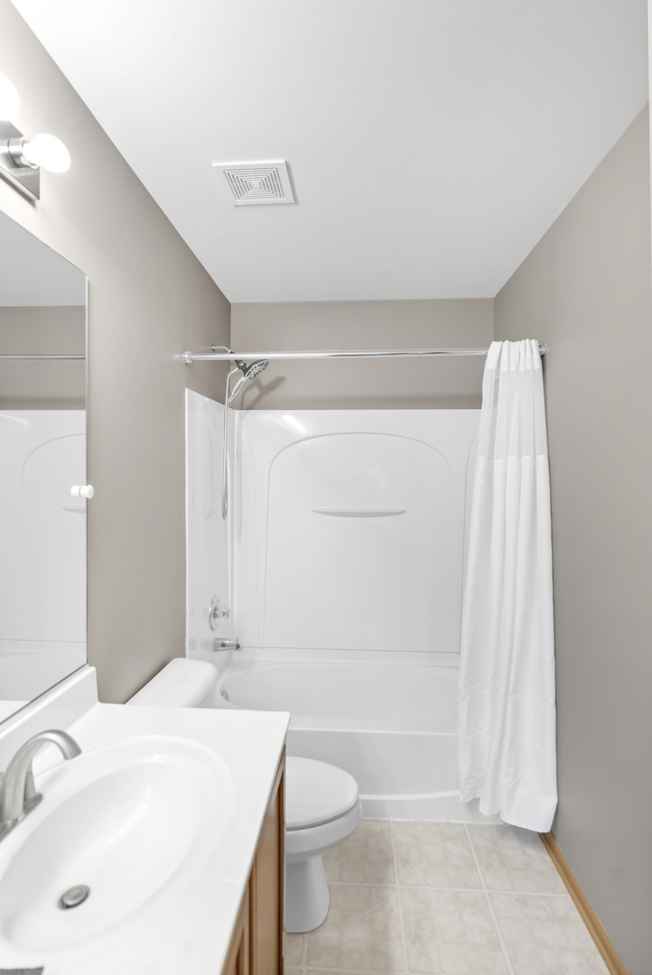 422 Westport Drive, Pingree Grove, IL 60140