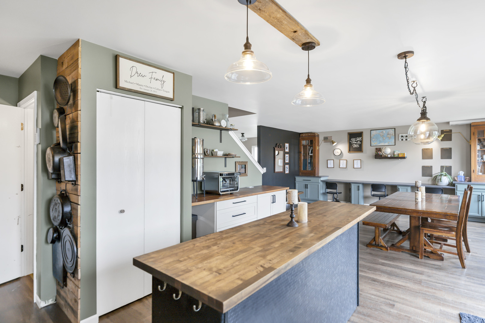 422 Westport Drive, Pingree Grove, IL 60140