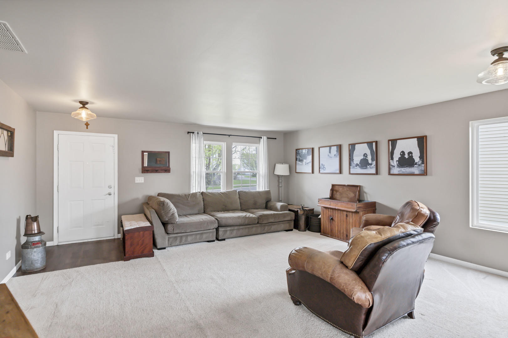 422 Westport Drive, Pingree Grove, IL 60140