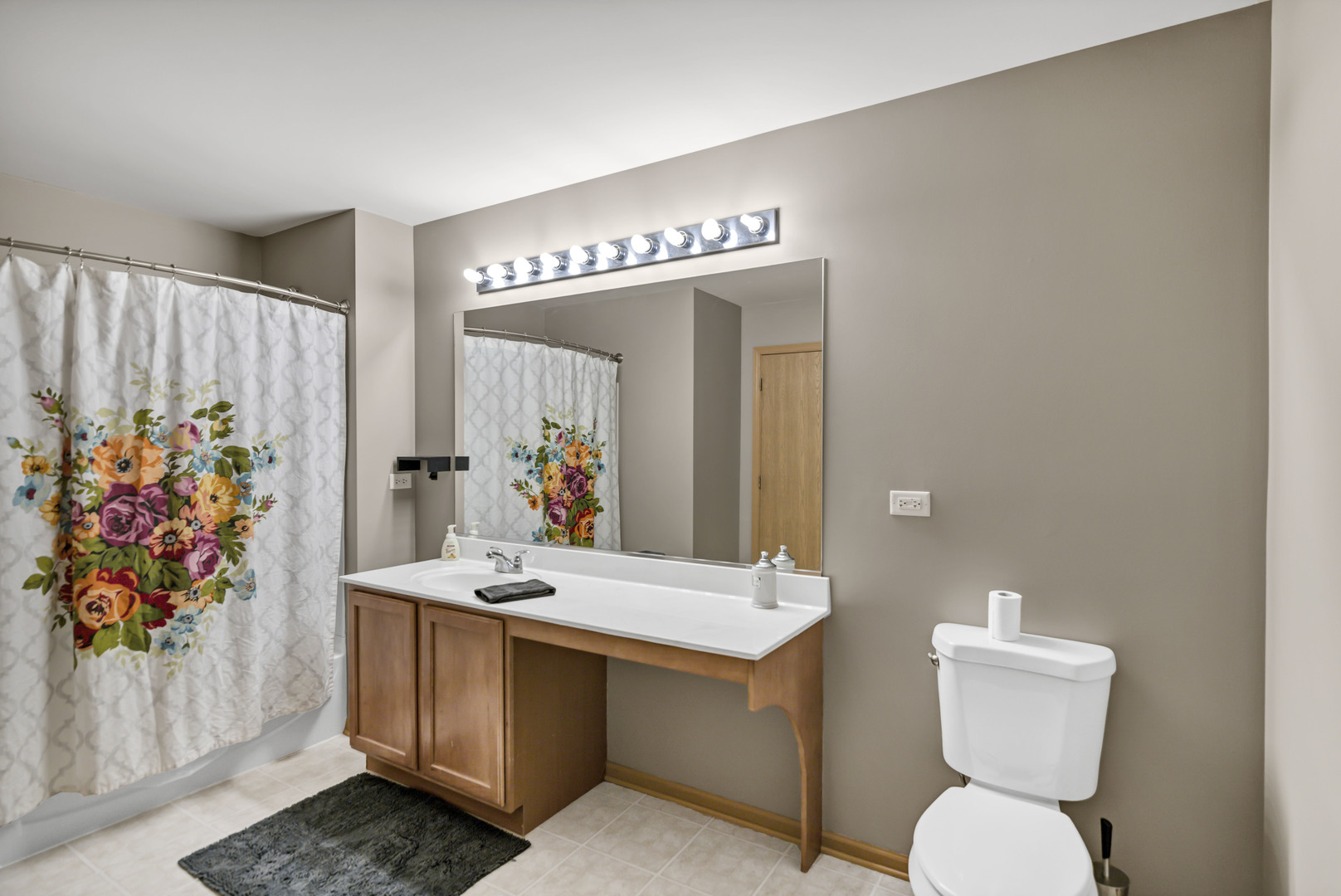 422 Westport Drive, Pingree Grove, IL 60140