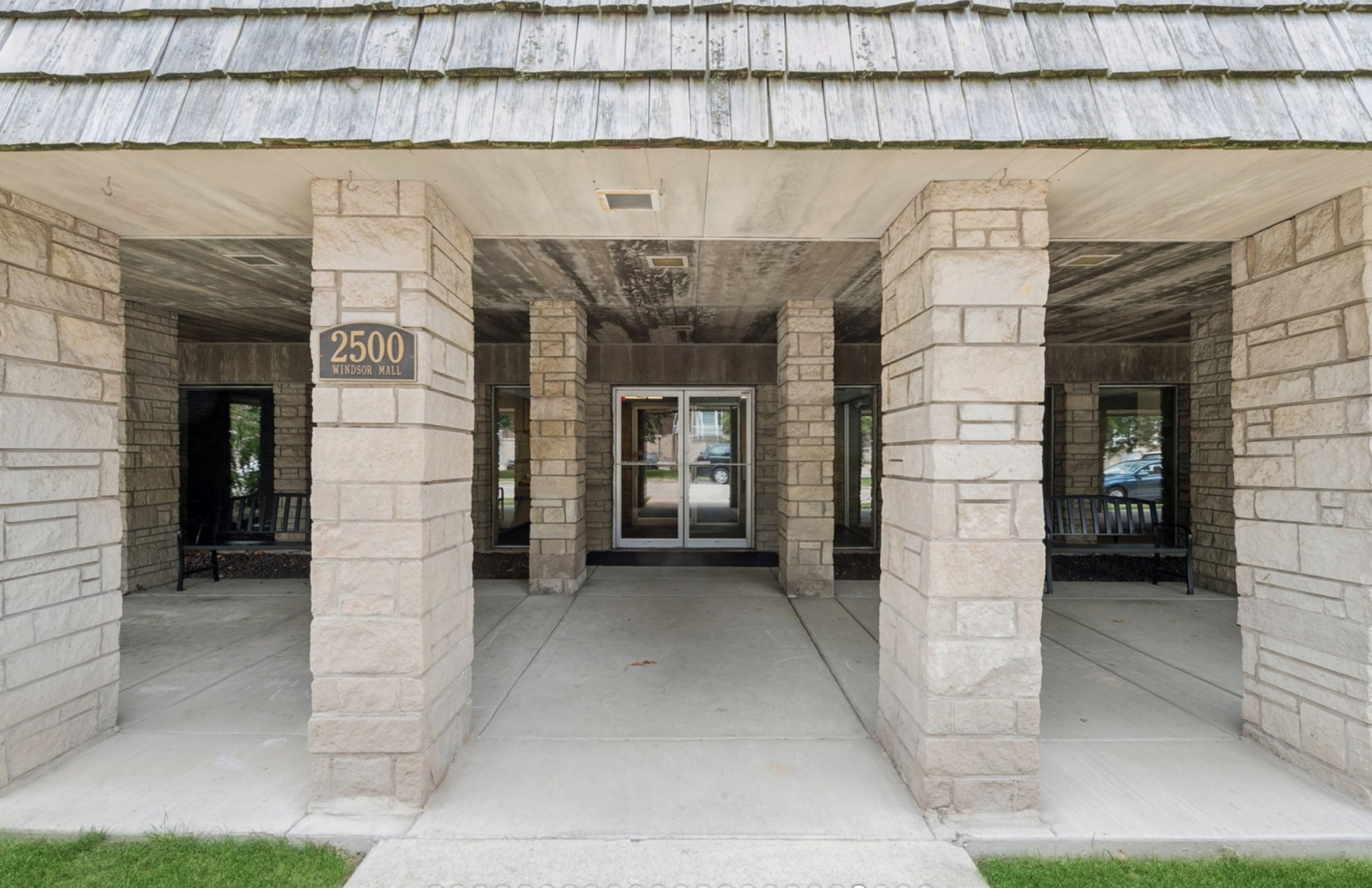 2500 Windsor Mall #1F, Park Ridge, IL 60068