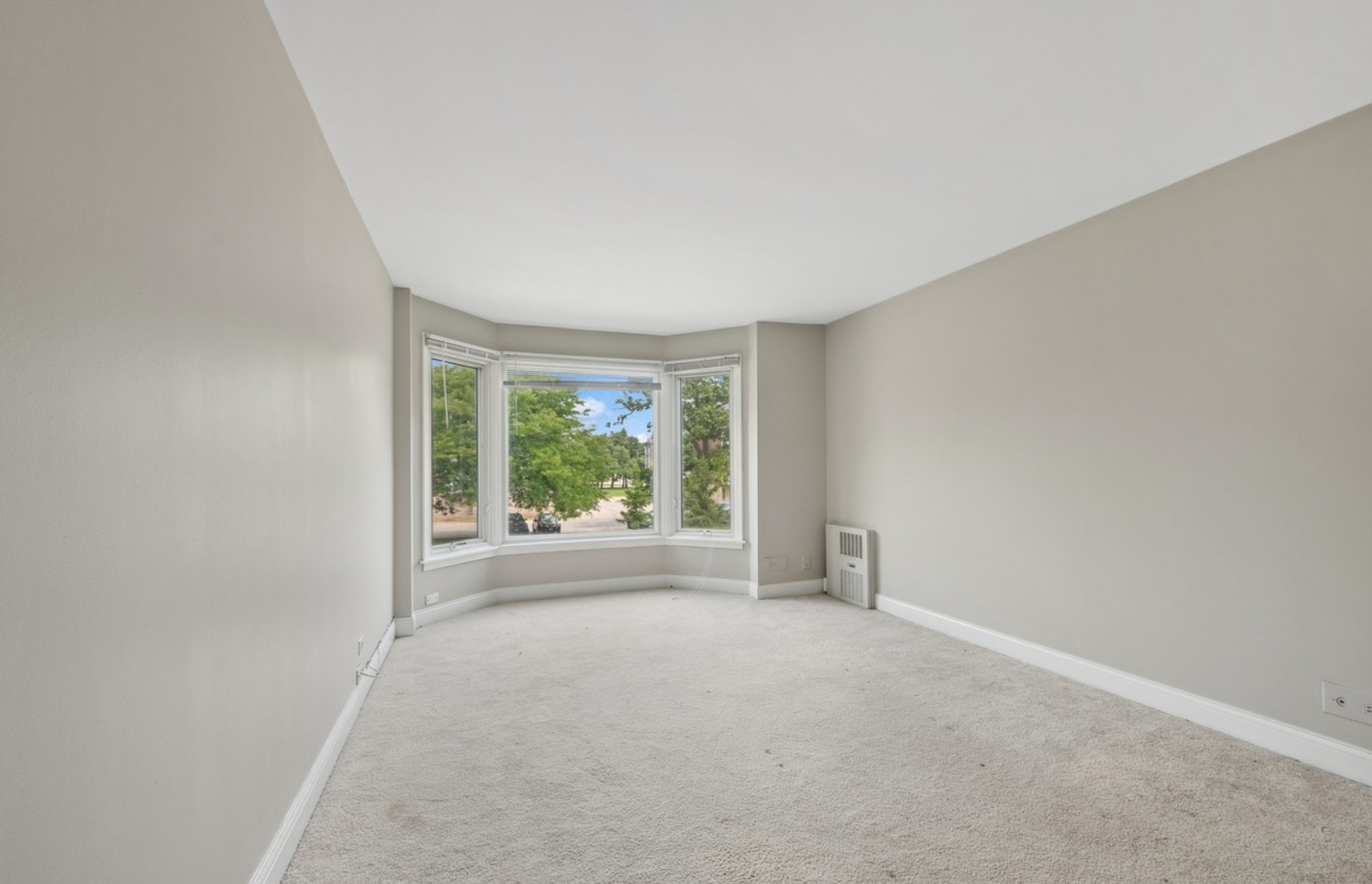 2500 Windsor Mall #1F, Park Ridge, IL 60068