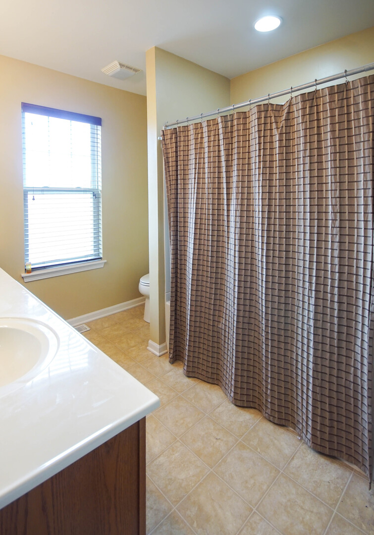 3373 Kentshire Square, Aurora, IL 60504