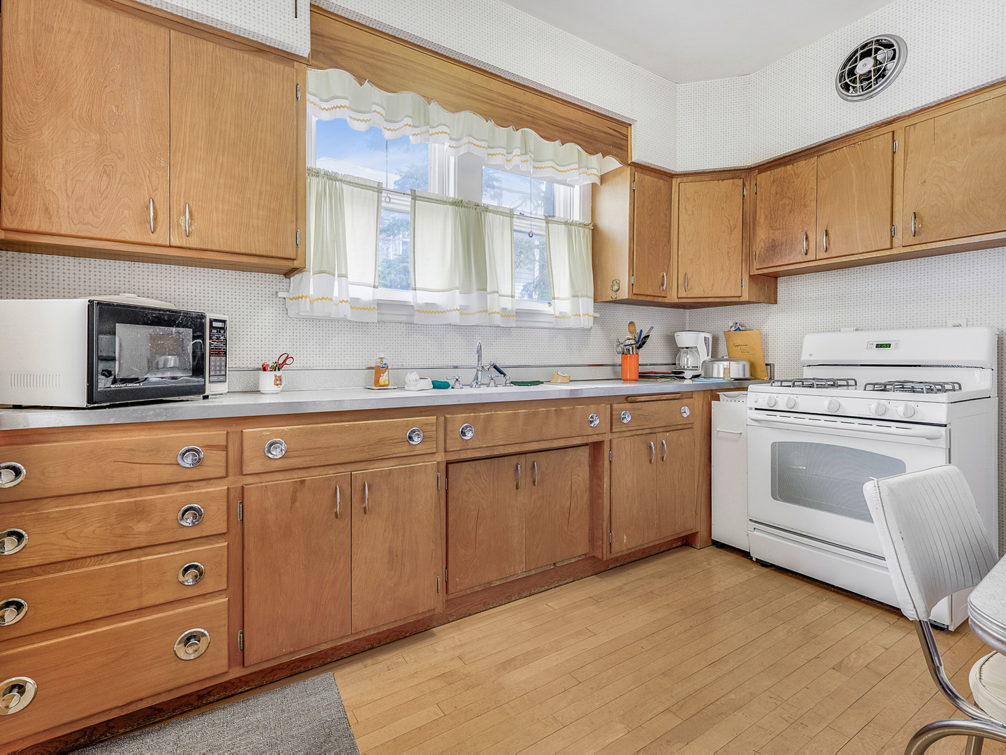 1118 Garden Street, Park Ridge, IL 60068