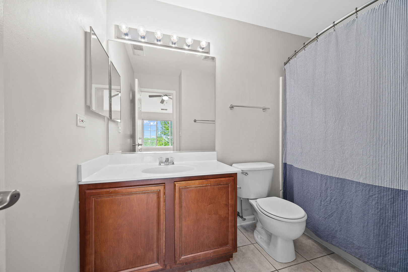 2169 W Concord Lane, Addison, IL 60101