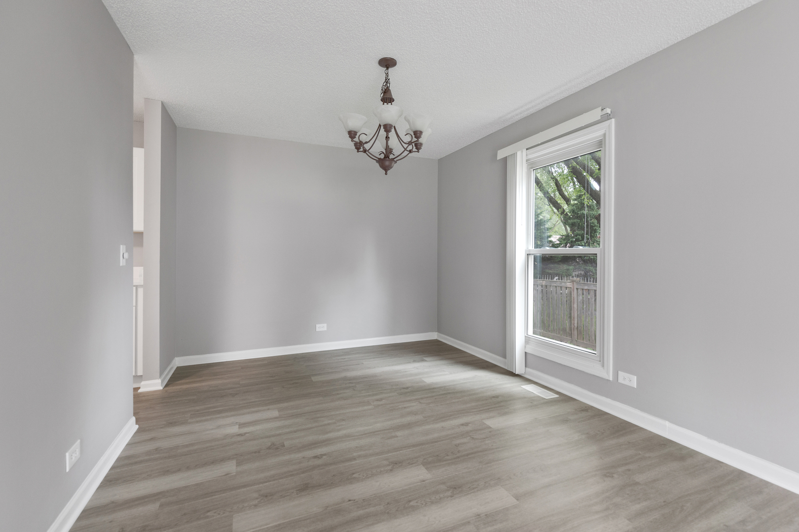 135 Encina Drive, Naperville, IL 60540