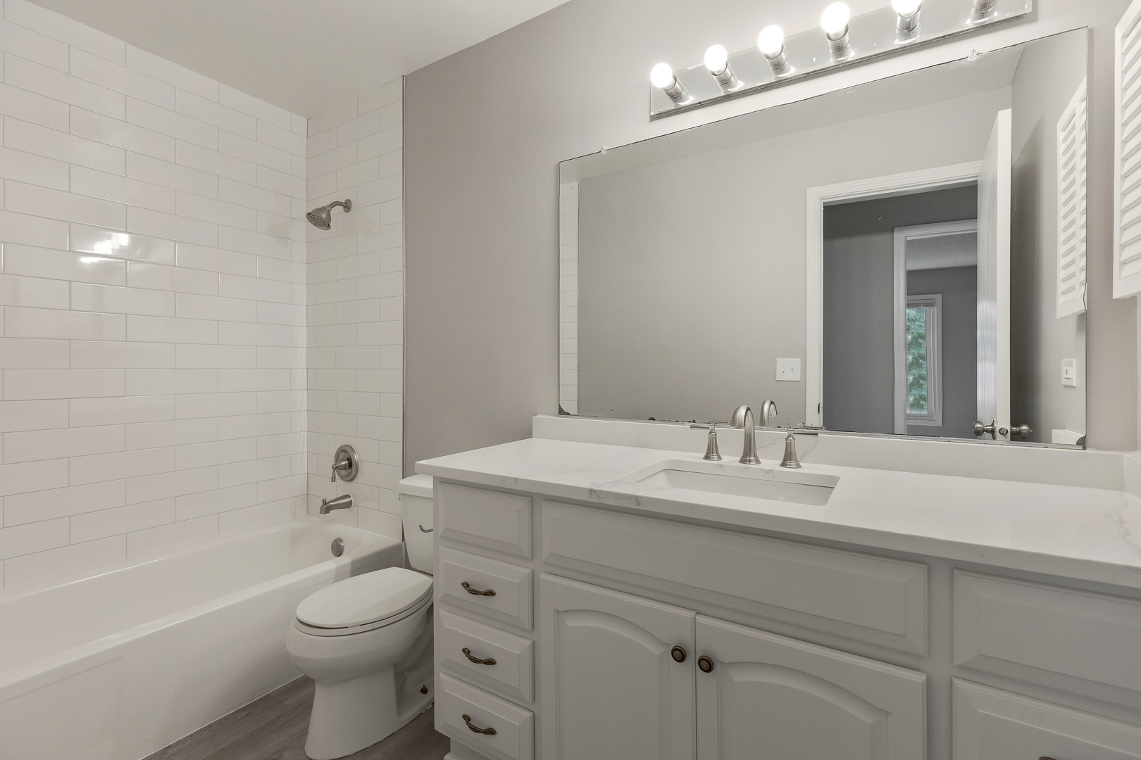 135 Encina Drive, Naperville, IL 60540