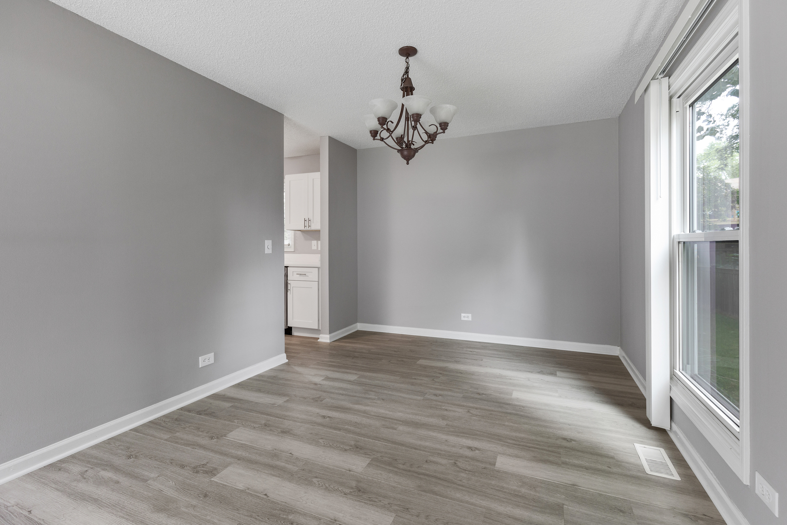 135 Encina Drive, Naperville, IL 60540