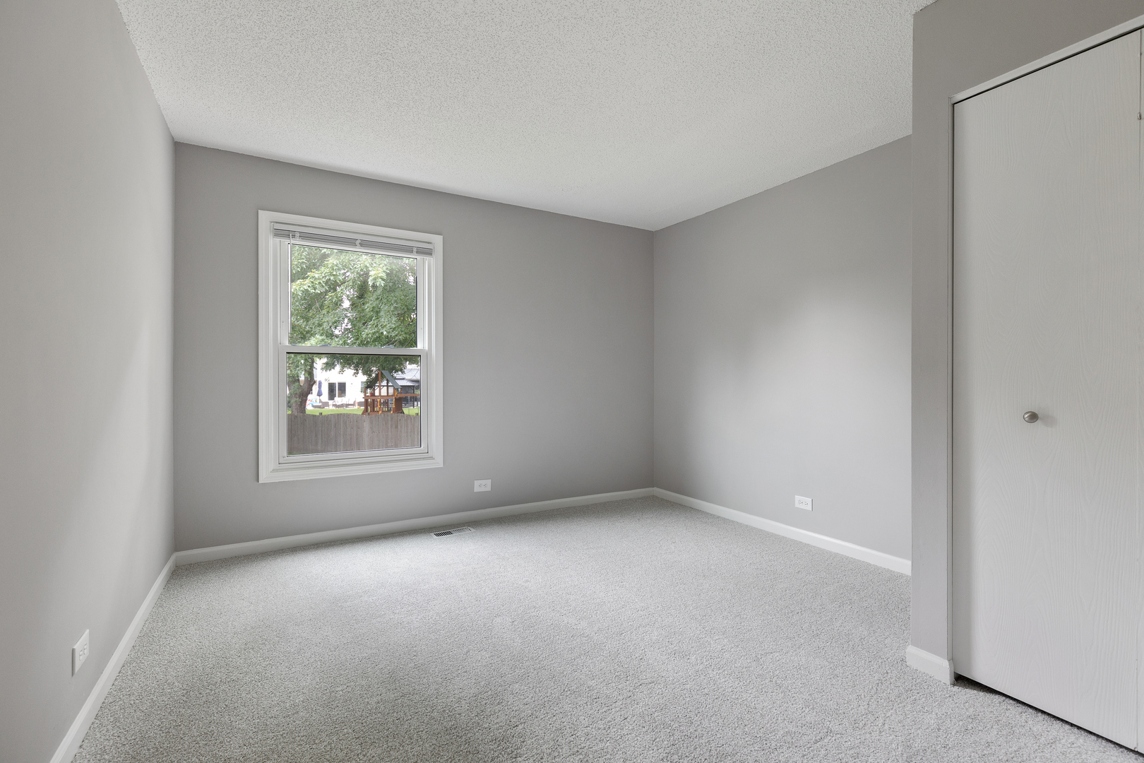 135 Encina Drive, Naperville, IL 60540