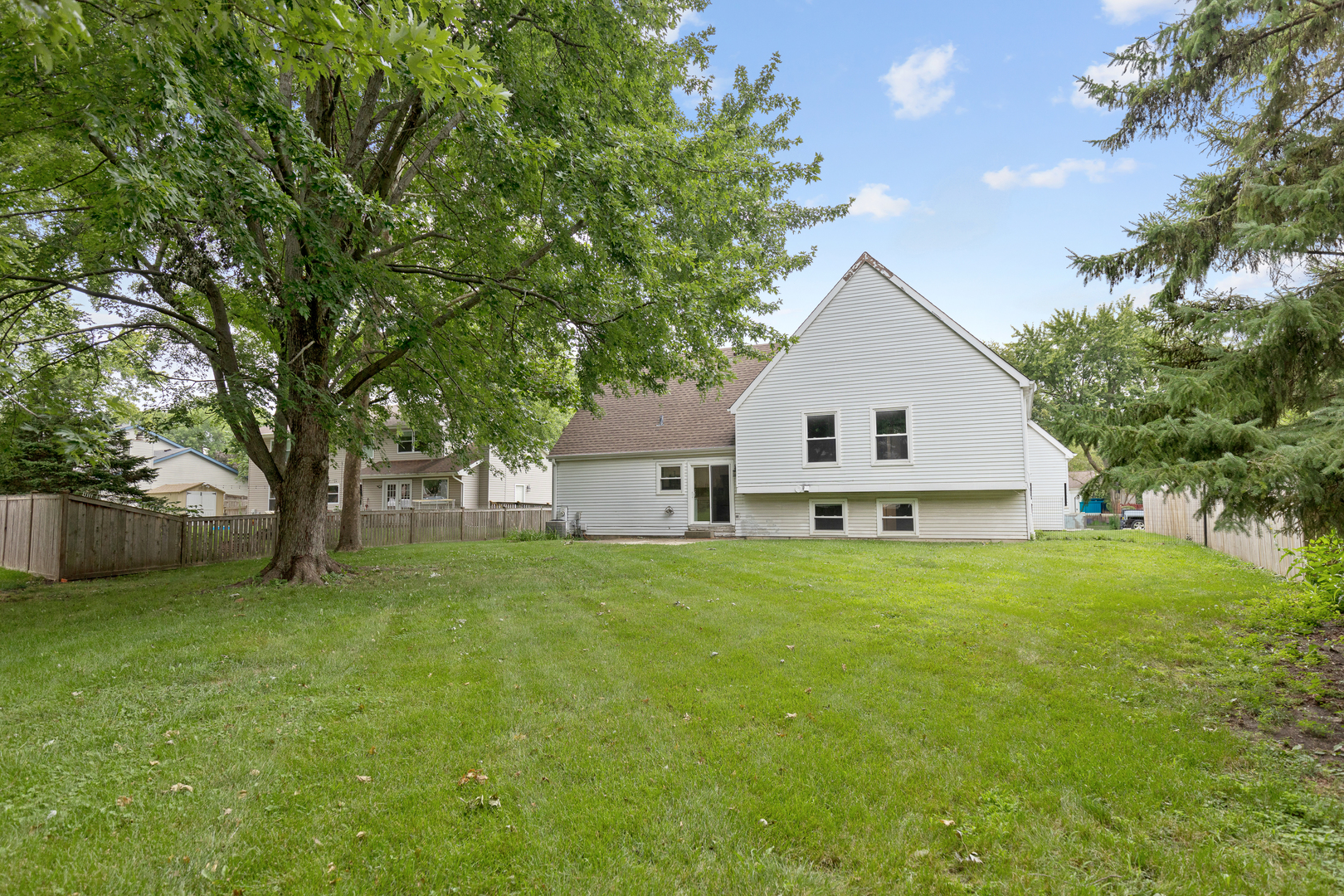 135 Encina Drive, Naperville, IL 60540