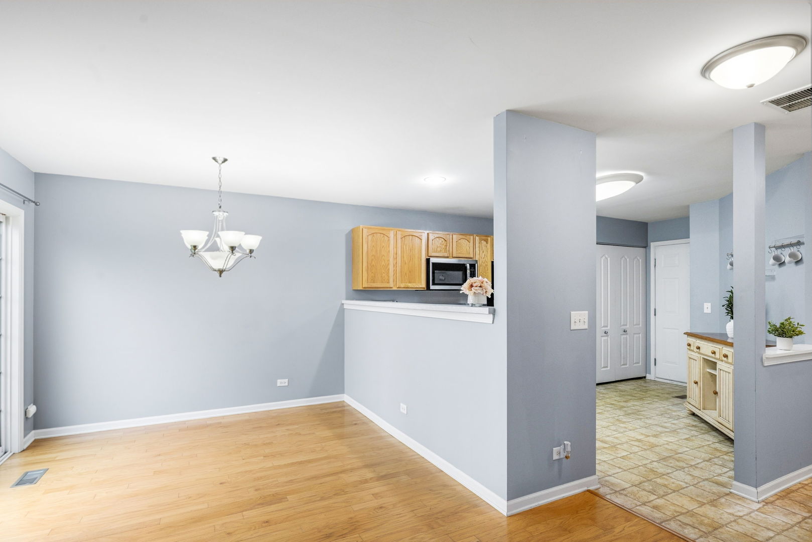 28088 W Niagara Street, Lakemoor, IL 60051