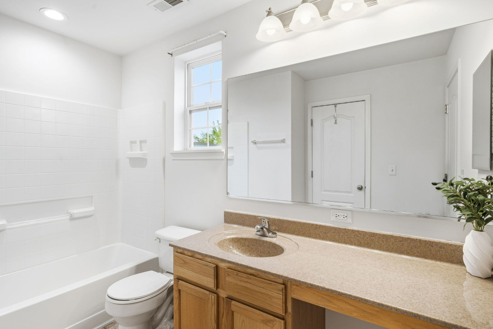 28088 W Niagara Street, Lakemoor, IL 60051