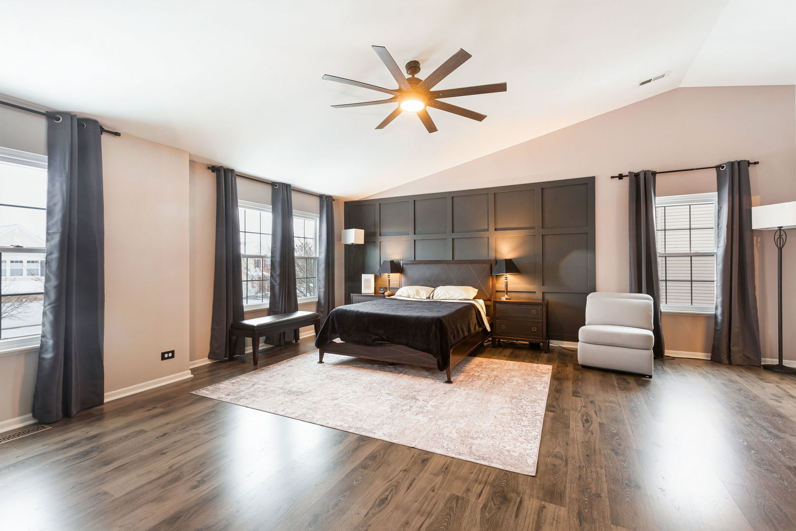 658 N Silver Leaf Lane, Round Lake, IL 60073