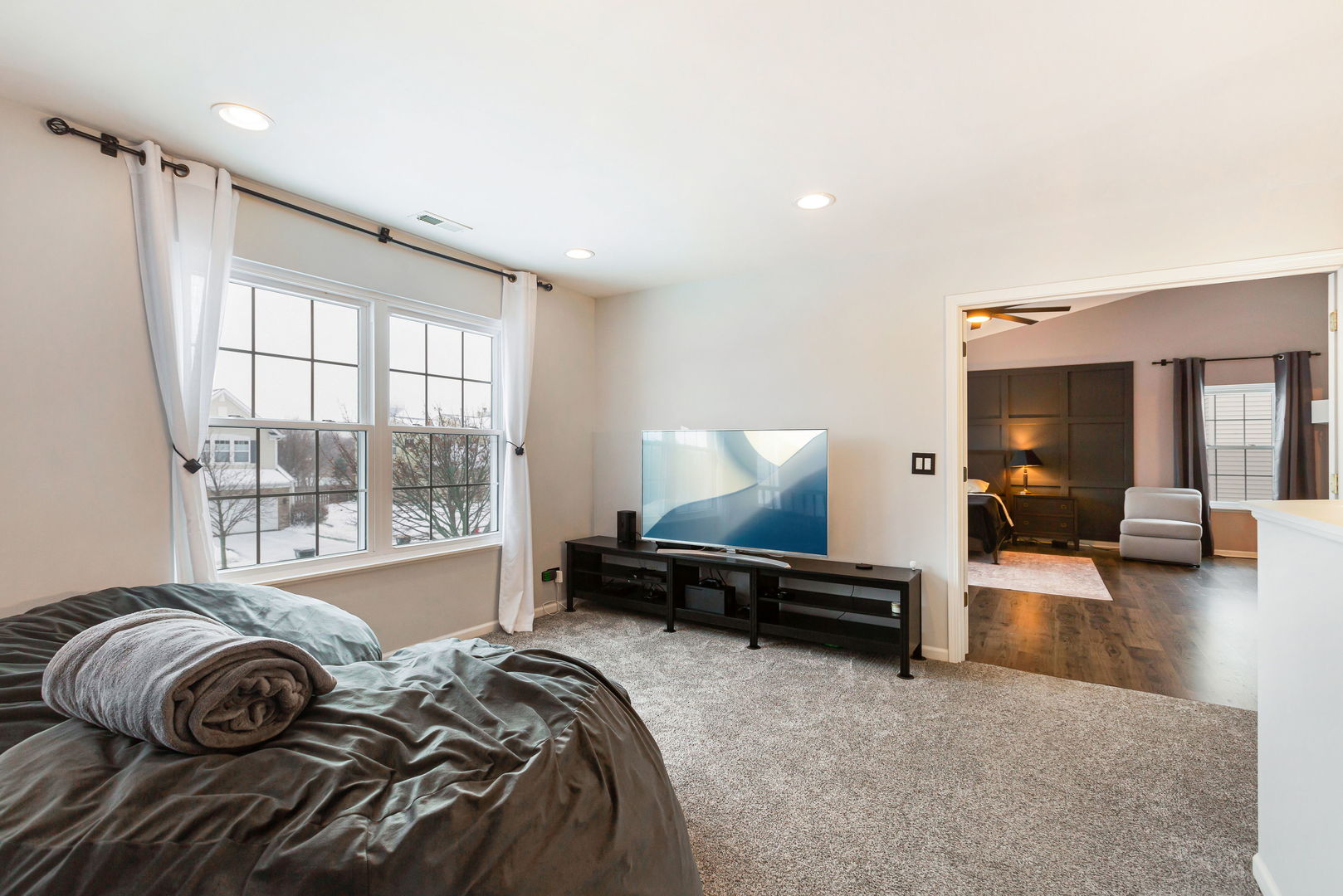 658 N Silver Leaf Lane, Round Lake, IL 60073