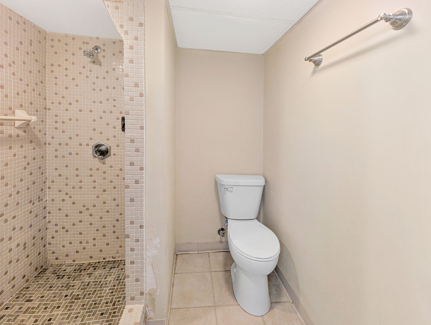 1203 Mount Vernon Drive, Bloomington, IL 61704