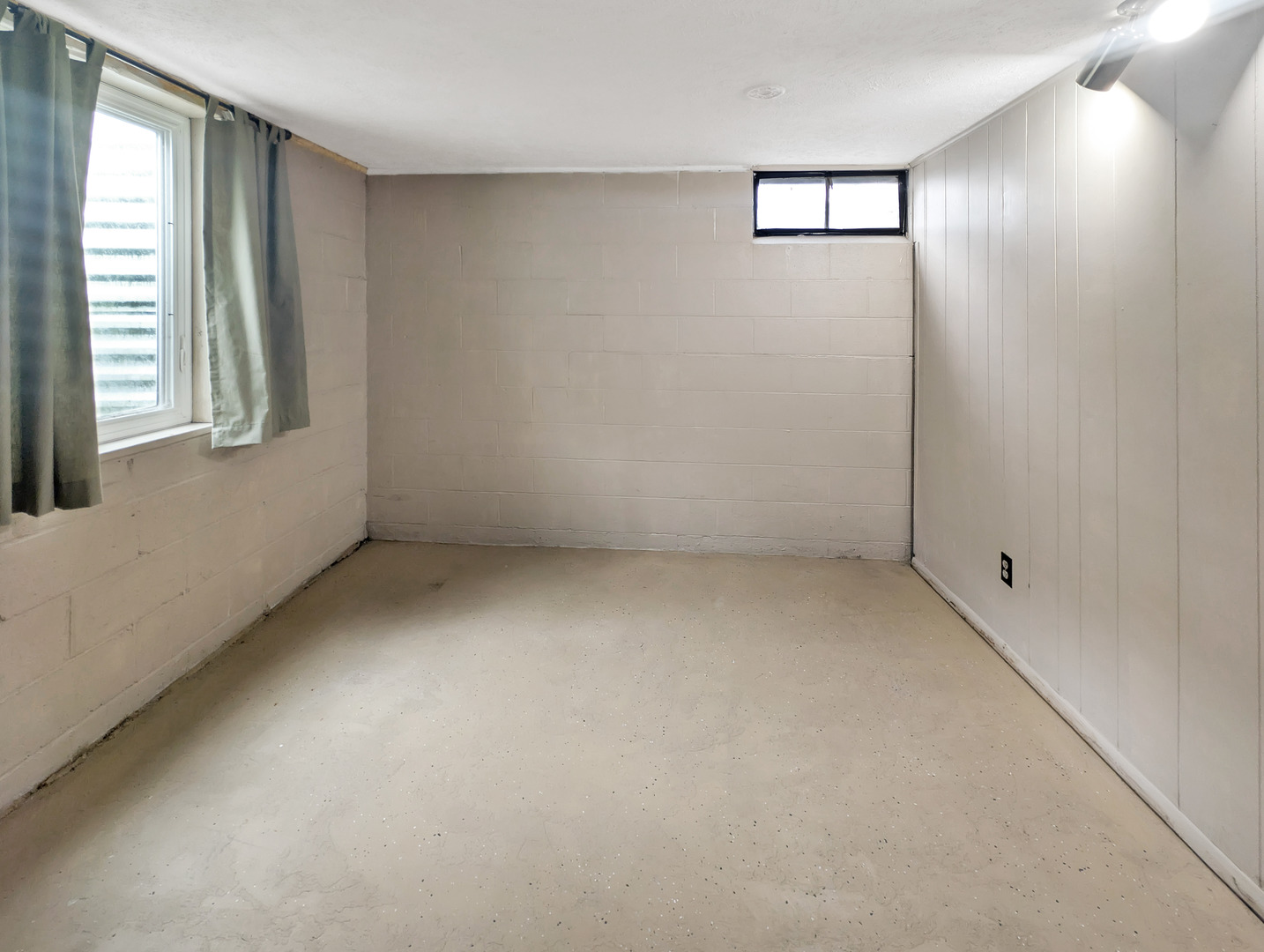 1203 Mount Vernon Drive, Bloomington, IL 61704