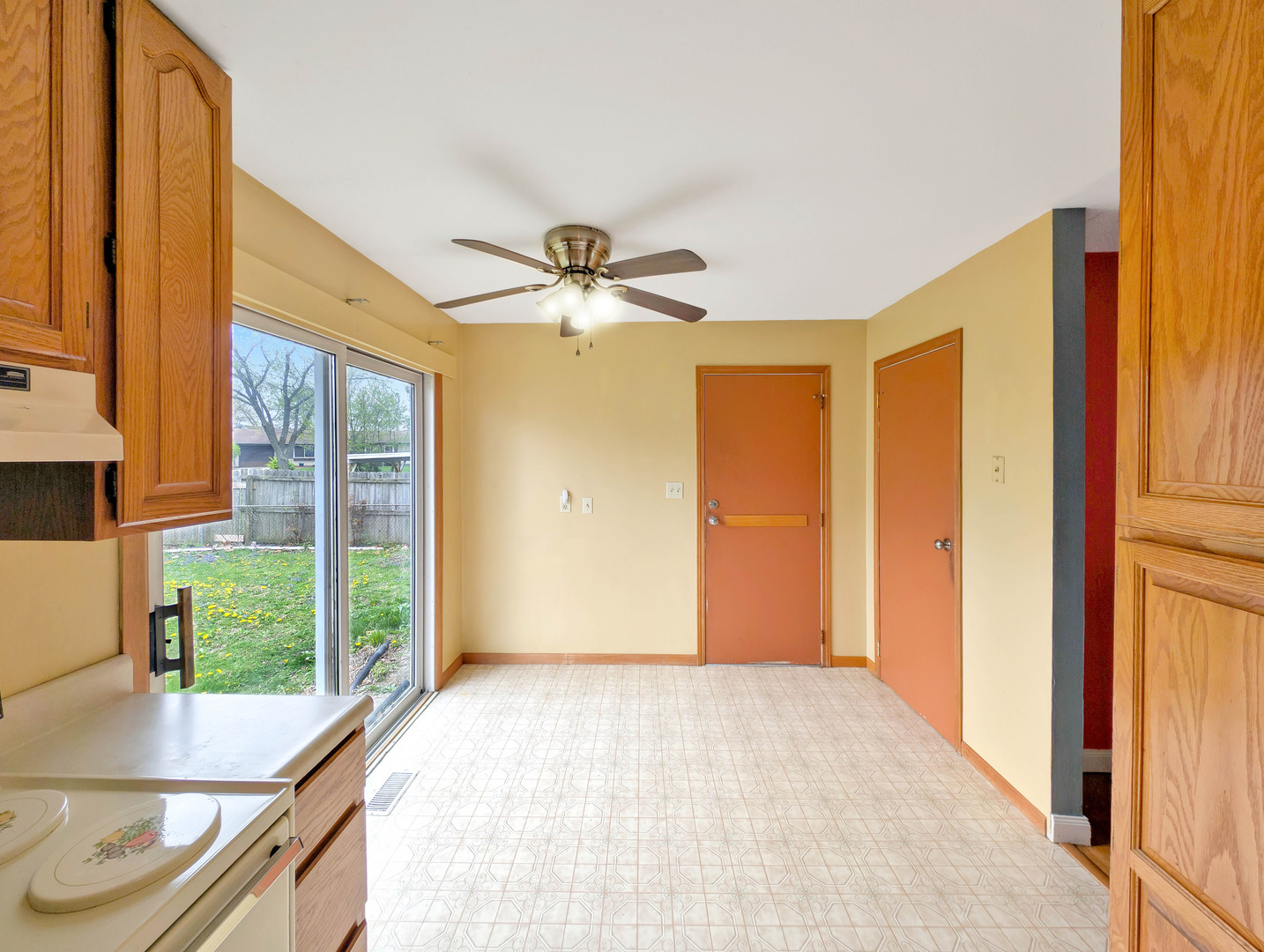 1203 Mount Vernon Drive, Bloomington, IL 61704