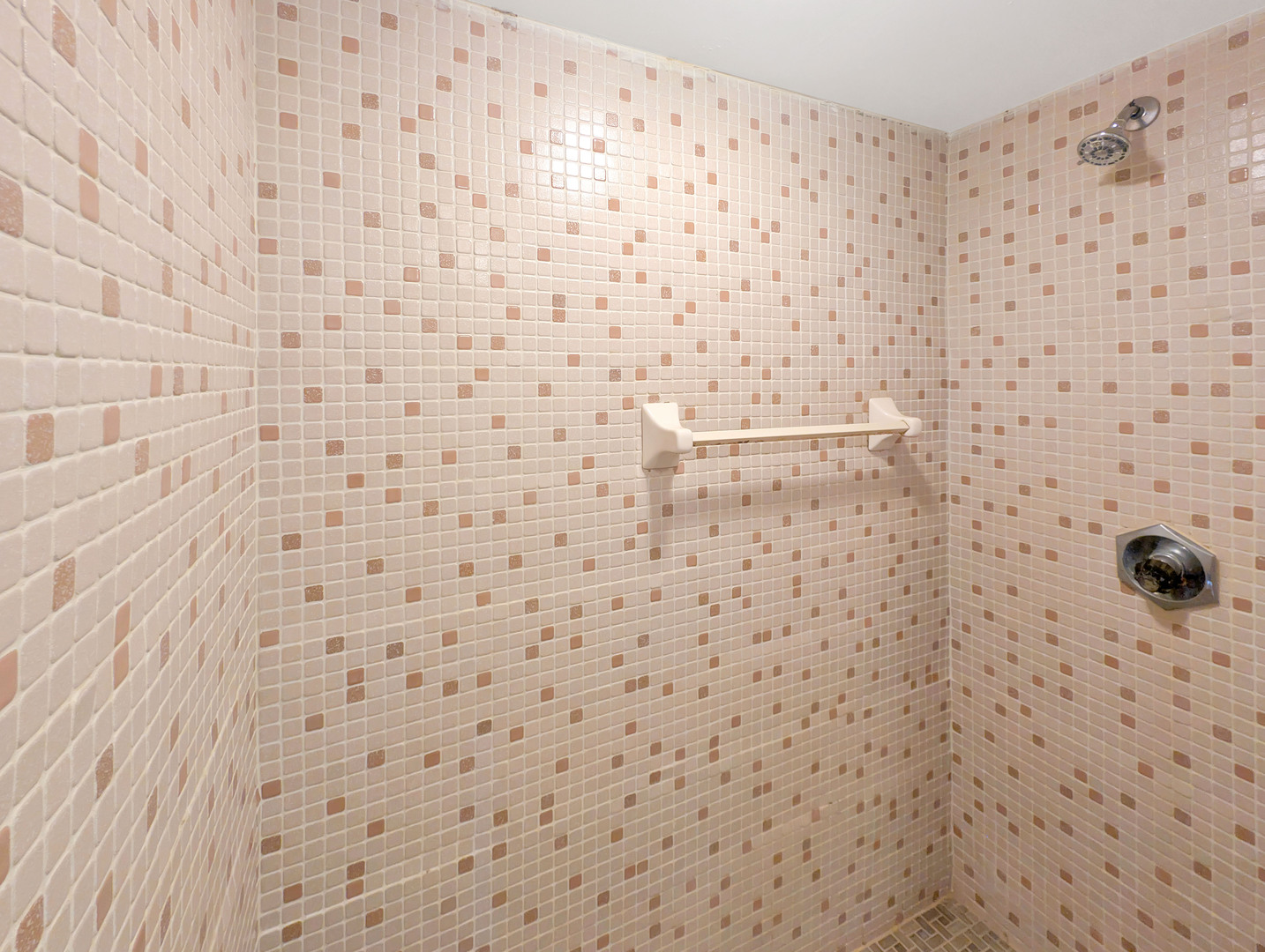 1203 Mount Vernon Drive, Bloomington, IL 61704