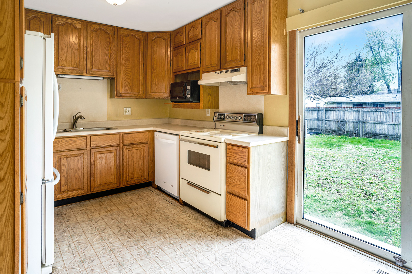 1203 Mount Vernon Drive, Bloomington, IL 61704